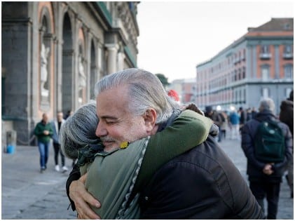 embrace-4788167_1280